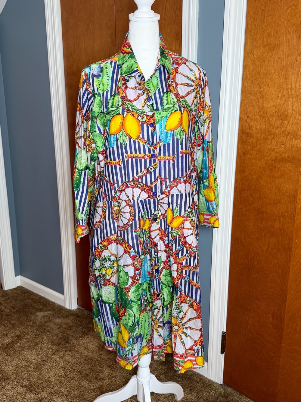 Antica Sartorial Vibrant Citrus Print Button Front Women’s Dress. Size small.